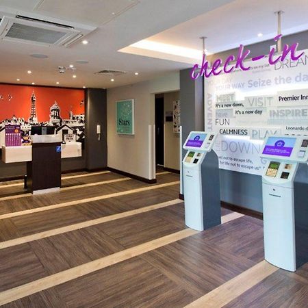 Premier Inn Хоулихед Екстериор снимка