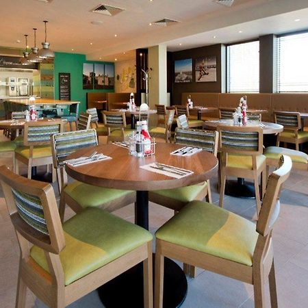 Premier Inn Хоулихед Екстериор снимка