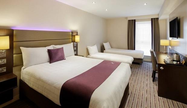 Premier Inn Хоулихед Екстериор снимка
