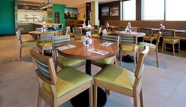 Premier Inn Хоулихед Екстериор снимка