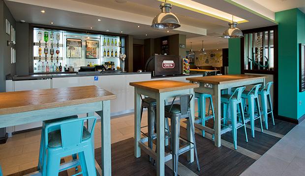 Premier Inn Хоулихед Екстериор снимка