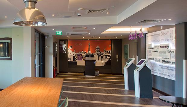 Premier Inn Хоулихед Екстериор снимка